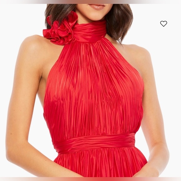 Mac Duggal Formal Gown 
Womens size 6 
NWOT 
Rosette Halter Chiffon Evening Gown - Picture 10 of 13